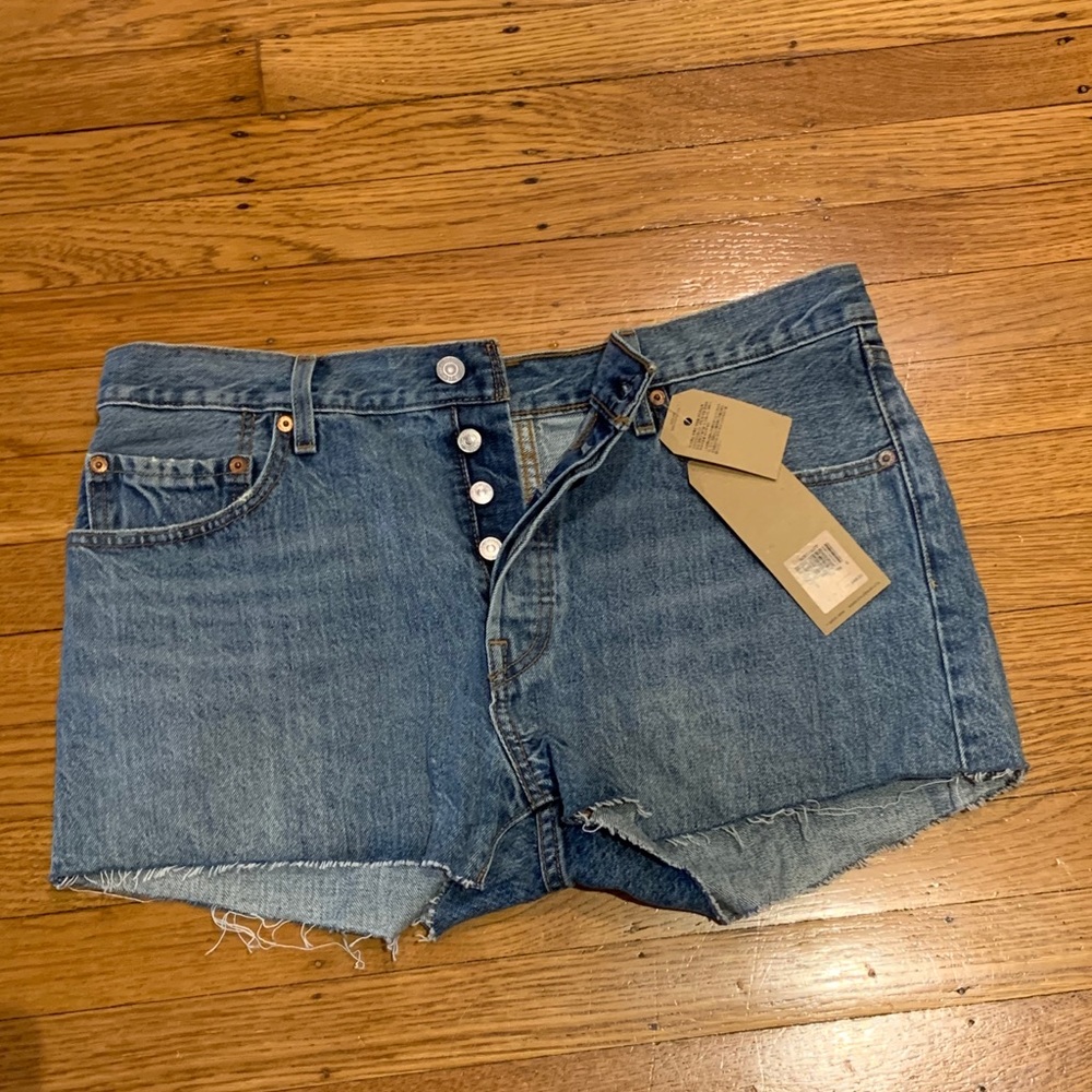 Levi’s Mid rise shorts